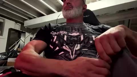 AJ online show from 11.13.25