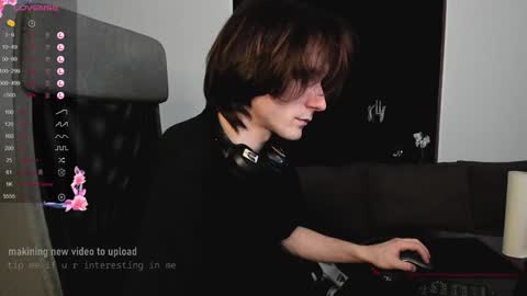 Snapshot of misterhult chatting on 02.06.25 My name is Anton Bogatyrev online show from 02.06.25
