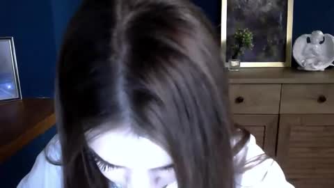 Snapshot of misticwave chatting on 11.29.25 Ines online show from 11.29.25