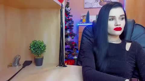 Snapshot of mistress_kristi chatting on 12.08.24 Mistress Kristi online show from 12.08.24