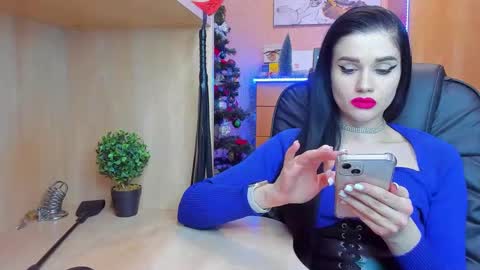 Snapshot of mistress_kristi chatting on 12.12.24 Mistress Kristi online show from 12.12.24