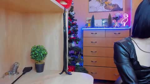 Snapshot of mistress_kristi chatting on 12.24.24 Mistress Kristi online show from 12.24.24