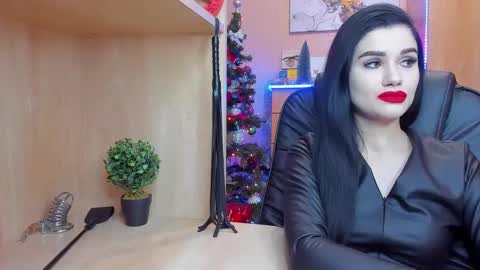 Snapshot of mistress_kristi chatting on 12.27.24 Mistress Kristi online show from 12.27.24