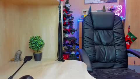 Snapshot of mistress_kristi chatting on 01.13.25 Mistress Kristi online show from 01.13.25