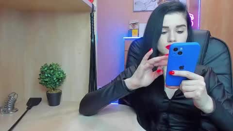 Snapshot of mistress_kristi chatting on 01.16.25 Mistress Kristi online show from 01.16.25