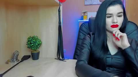 Snapshot of mistress_kristi chatting on 01.24.25 Mistress Kristi online show from 01.24.25