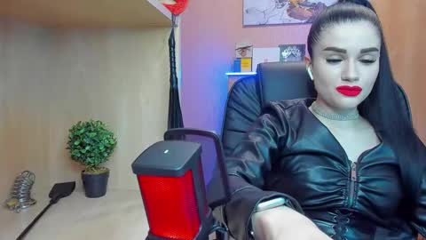 Snapshot of mistress_kristi chatting on 01.26.25 Mistress Kristi online show from 01.26.25