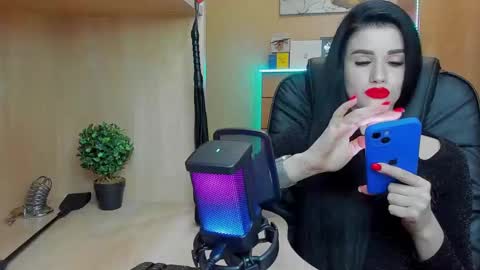 Snapshot of mistress_kristi chatting on 01.27.25 Mistress Kristi online show from 01.27.25
