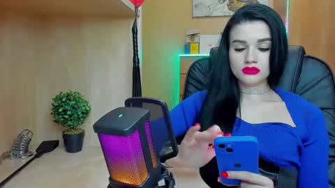 Snapshot of mistress_kristi chatting on 01.28.25 Mistress Kristi online show from 01.28.25