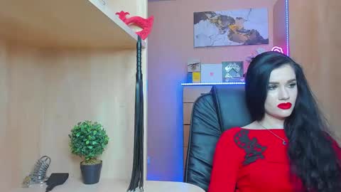 Snapshot of mistress_kristi chatting on 02.14.25 Mistress Kristi online show from 02.14.25