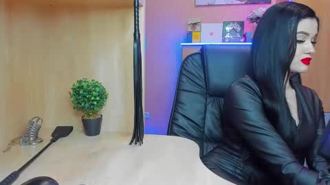 Snapshot of mistress_kristi chatting on 02.18.25 Mistress Kristi online show from 02.18.25