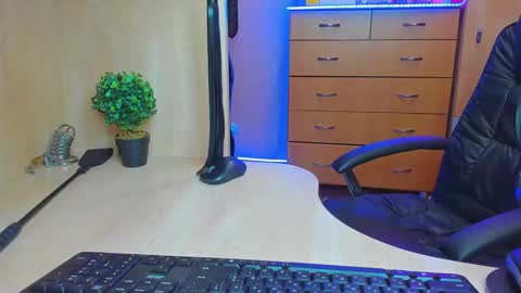 Snapshot of mistress_kristi chatting on 03.03.25 Mistress Kristi online show from 03.03.25