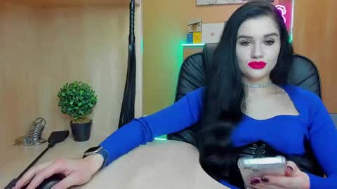 Snapshot of mistress_kristi chatting on 03.10.25 Mistress Kristi online show from 03.10.25