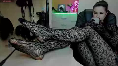 Snapshot of mistress_kristi chatting on 06.09.26 Mistress Kristi online show from 06.09.26
