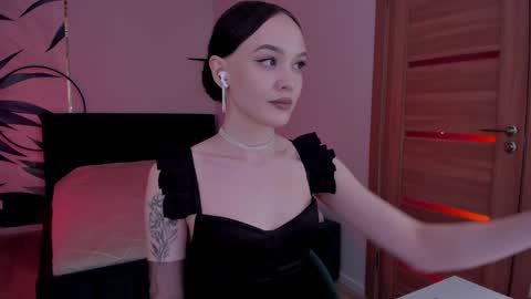 Mistress Mia online show from 12.25.24