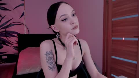 Mistress Mia online show from 02.04.25