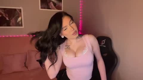 Snapshot of mistress_of_hearts chatting on 09.12.25 Mia online show from 09.12.25