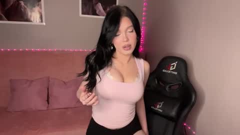 Snapshot of mistress_of_hearts chatting on 09.22.25 Mia online show from 09.22.25