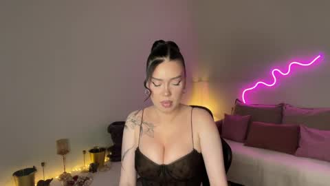 Mia online show from 05.20.26