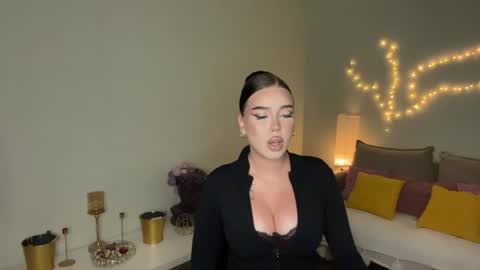 Mia online show from 07.04.26