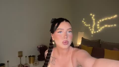 Mia online show from 07.11.26