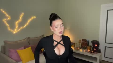 Mia online show from 07.21.26