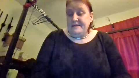 Snapshot of mistressamanda chatting on 10.24.25 Aussie Syn online show from 10.24.25