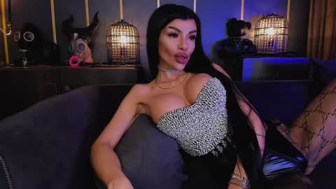 Elenia online show from 12.07.24