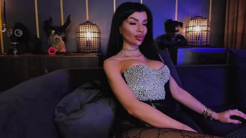 Elenia online show from 12.07.24