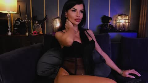 Elenia online show from 01.06.25