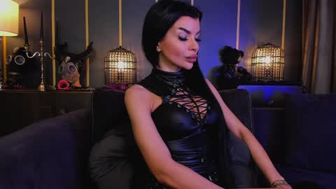 Elenia online show from 01.18.25