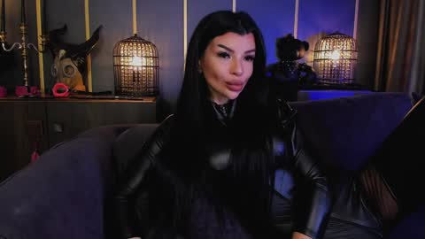 Elenia online show from 02.02.25