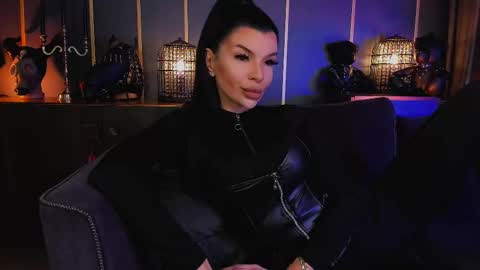 Elenia online show from 02.10.25