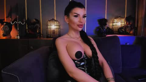 Elenia online show from 02.23.25