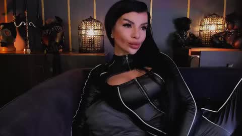 Elenia online show from 03.02.25