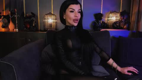 Elenia online show from 03.07.25