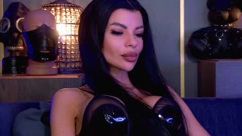 Elenia online show from 03.18.26