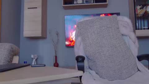 Snapshot of mistressellie chatting on 01.30.25 MitressEllie--Your Bratty Miss online show from 01.30.25