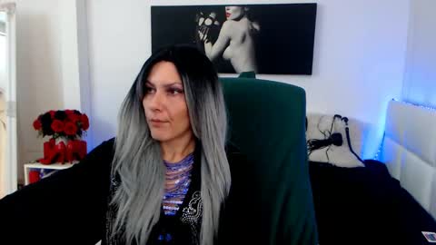 Snapshot of mistressevelyn_ chatting on 12.02.24 MistressEvelyn online show from 12.02.24