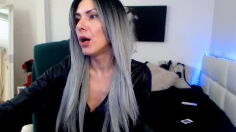 Snapshot of mistressevelyn_ chatting on 12.04.24 MistressEvelyn online show from 12.04.24