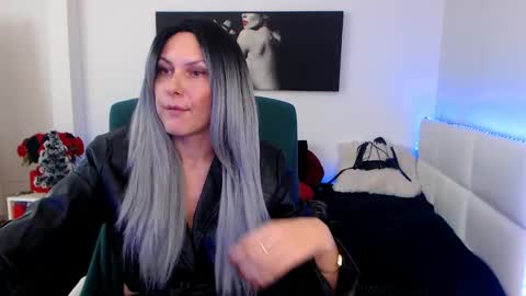 Snapshot of mistressevelyn_ chatting on 12.09.24 MistressEvelyn online show from 12.09.24
