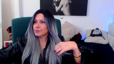 Snapshot of mistressevelyn_ chatting on 12.09.24 MistressEvelyn online show from 12.09.24