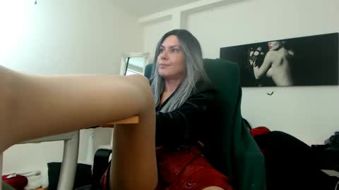 Snapshot of mistressevelyn_ chatting on 12.15.24 MistressEvelyn online show from 12.15.24