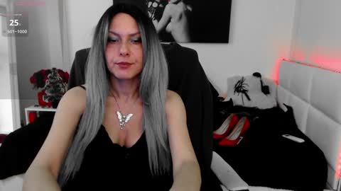 Snapshot of mistressevelyn_ chatting on 12.17.24 MistressEvelyn online show from 12.17.24