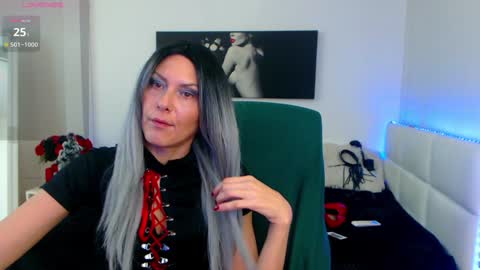 Snapshot of mistressevelyn_ chatting on 12.19.24 MistressEvelyn online show from 12.19.24