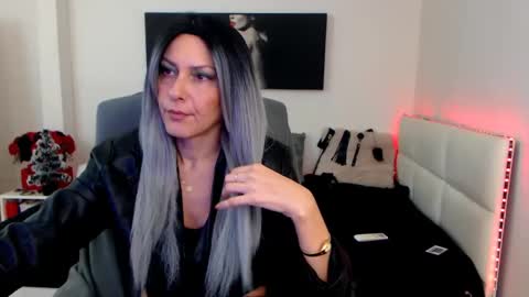 Snapshot of mistressevelyn_ chatting on 12.23.24 MistressEvelyn online show from 12.23.24