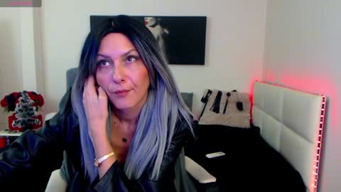 Snapshot of mistressevelyn_ chatting on 12.23.24 MistressEvelyn online show from 12.23.24