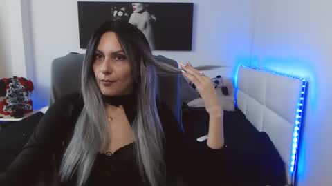 Snapshot of mistressevelyn_ chatting on 01.07.25 MistressEvelyn online show from 01.07.25