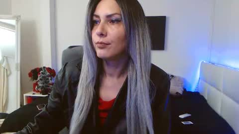 Snapshot of mistressevelyn_ chatting on 01.09.25 MistressEvelyn online show from 01.09.25