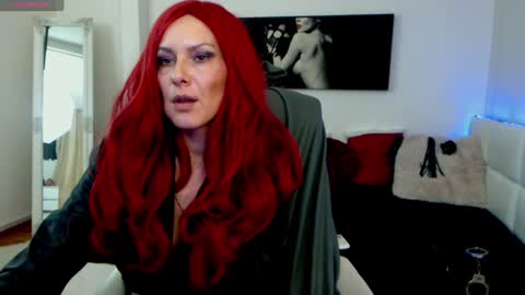 Snapshot of mistressevelyn_ chatting on 01.13.25 MistressEvelyn online show from 01.13.25